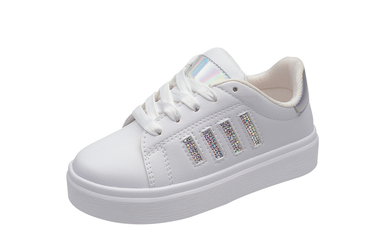SuperShoes: Tenis blancos con cristales, ¡brillo premium!