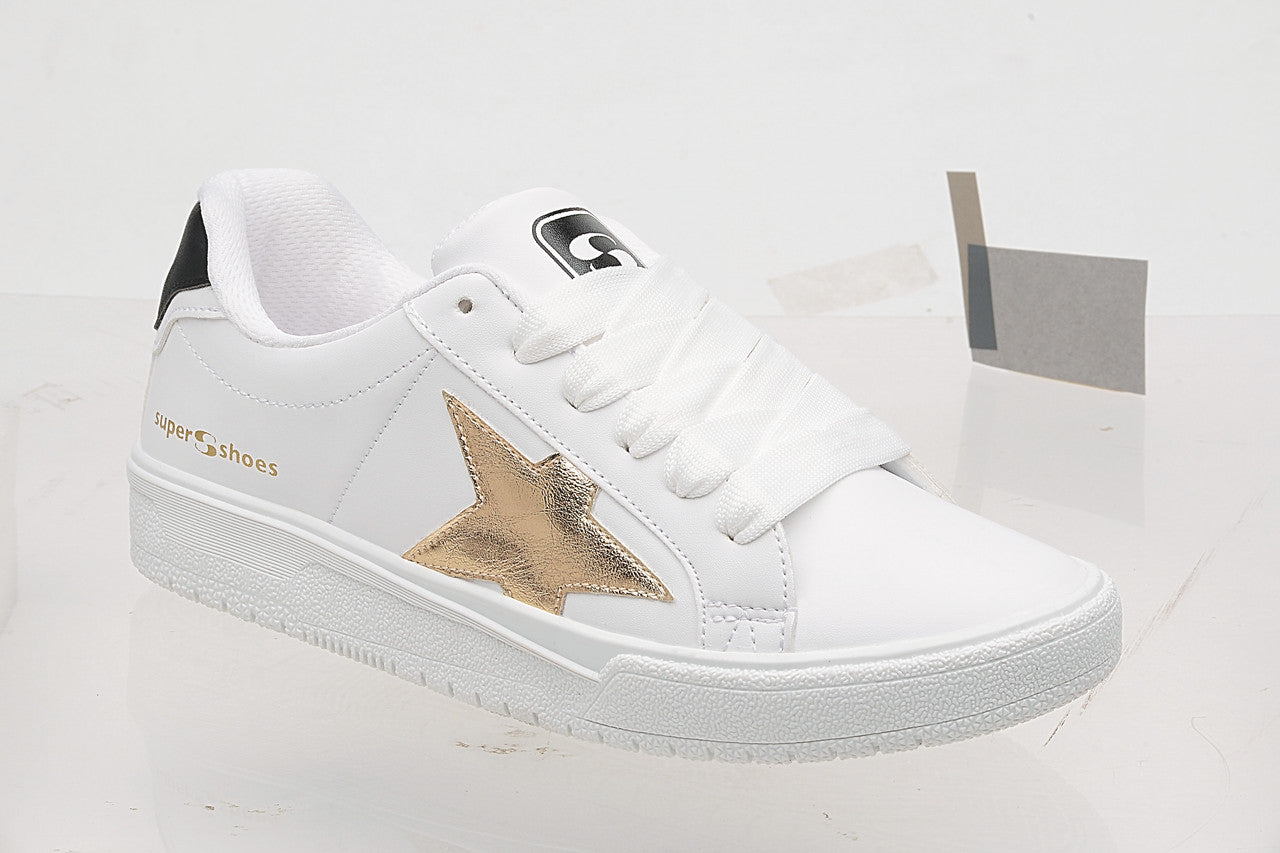 SuperShoes: Tenis Star Gold ¡Brilla con Estilo Urbano!