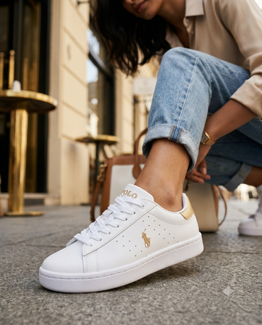 SuperShoes: Look Premium en Blanco y Oro
