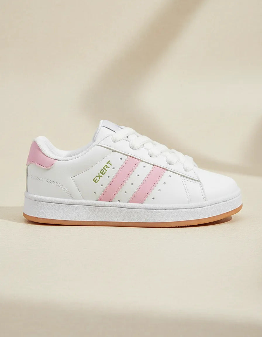 SuperShoes: Tenis blancos "Exert" con vibras retro