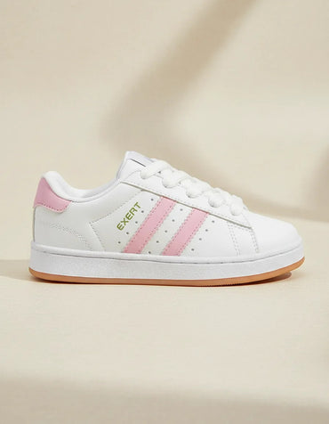 SuperShoes: Tenis blancos "Exert" con vibras retro