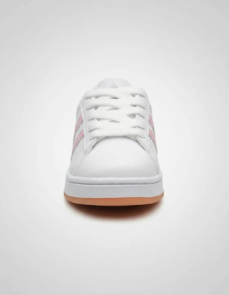 SuperShoes: Tenis blancos "Exert" con vibras retro