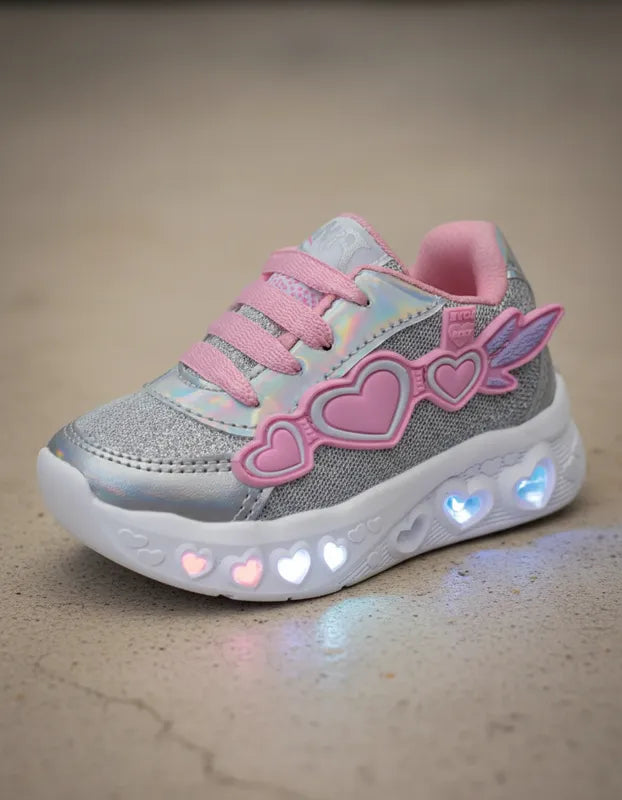 SuperShoes: Tenis con luces y corazones, ¡brillo mágico!