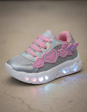 SuperShoes: Tenis con luces y corazones, ¡brillo mágico!