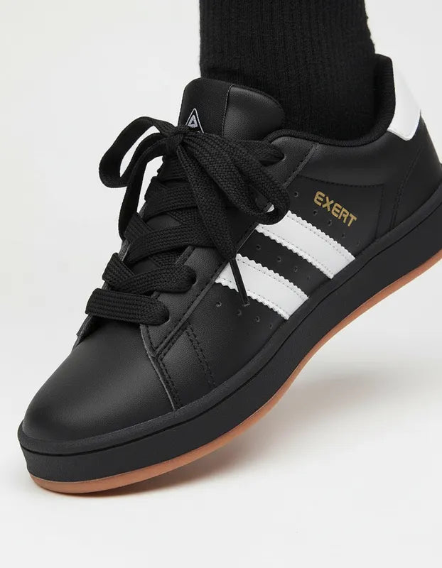 SuperShoes: Tenis Retro Black & White, ¡el estilo pro!