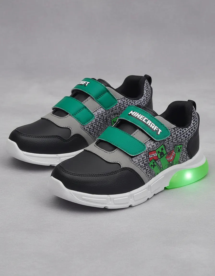 SuperShoes: Tenis Negro Verde con luces, ¡poder gamer!
