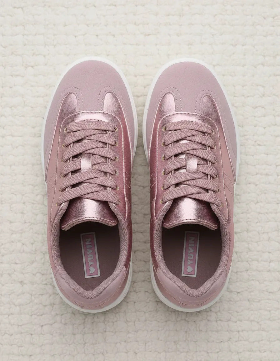 SuperShoes: Tenis Rosa Metálico, ¡brillo y estilo top!