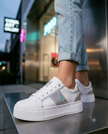 SuperShoes: Brilla con Estilo y Plataforma Ligera
